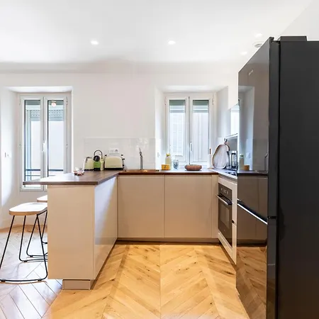 2 Bedrooms Near - * Cannes