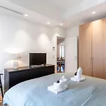 Apartamento 2 Bedrooms Near - *